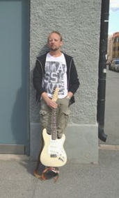 Stefan_med_elgitarr